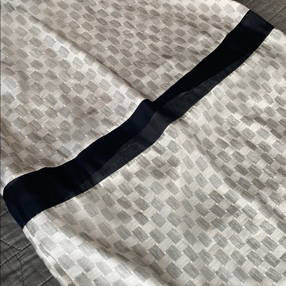 ELIZABETH AND JAMES 100% Silk Dress - Picture 5 of 10